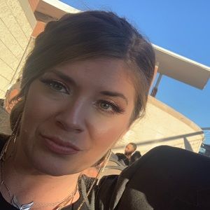 Meet your Posher, Carey